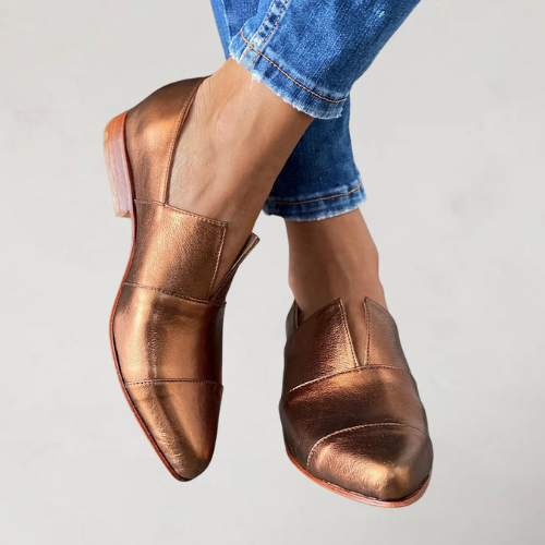 Sylvia | Mocassins à bout pointu avec découpure en V