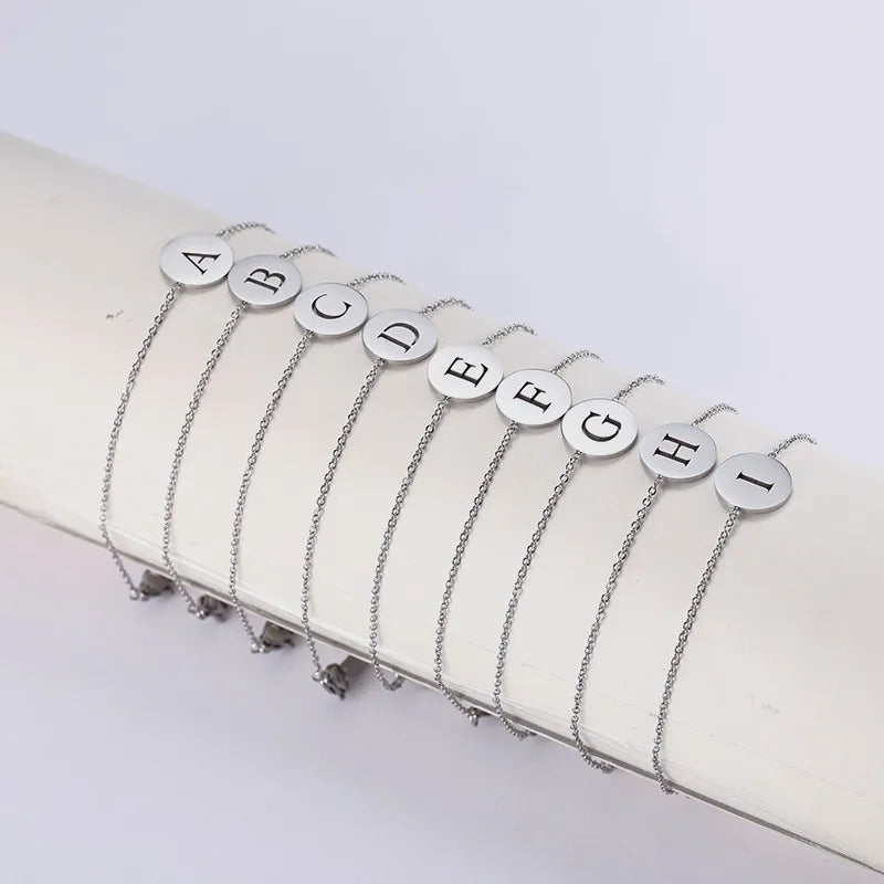Amara™ | Bracelet initiales en acier inoxydable