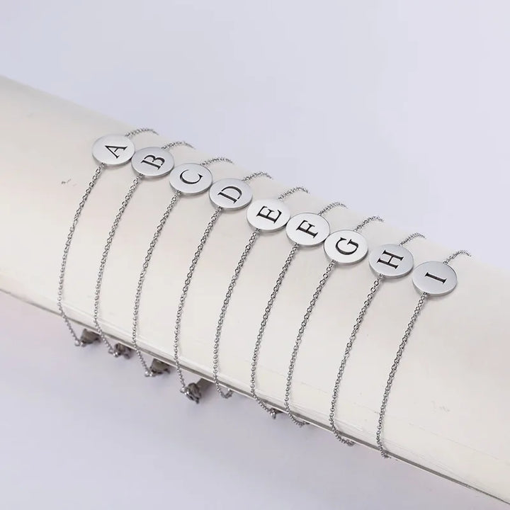 Amara™ | Bracelet initiales en acier inoxydable